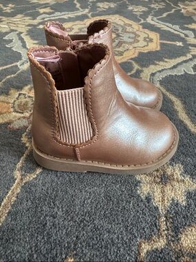Old Navy Chelsea boots sz 5